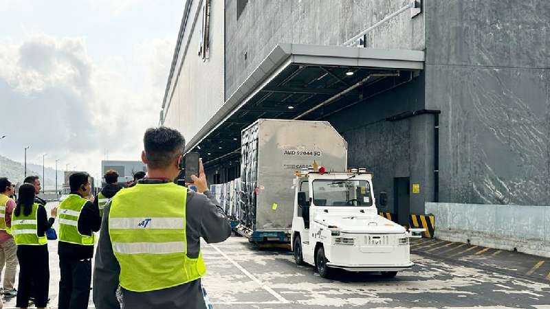 香港首家！驭势科技无人驾驶拖车在亚洲空运中心开启正式运营