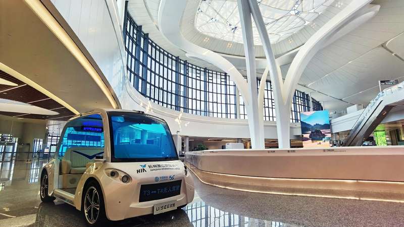 驭势科技助力杭州机场完成航站楼内无人驾驶摆渡车应用测试